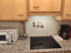 Kühlschrank, Ofen, Herdplatte, Geschirrspüler