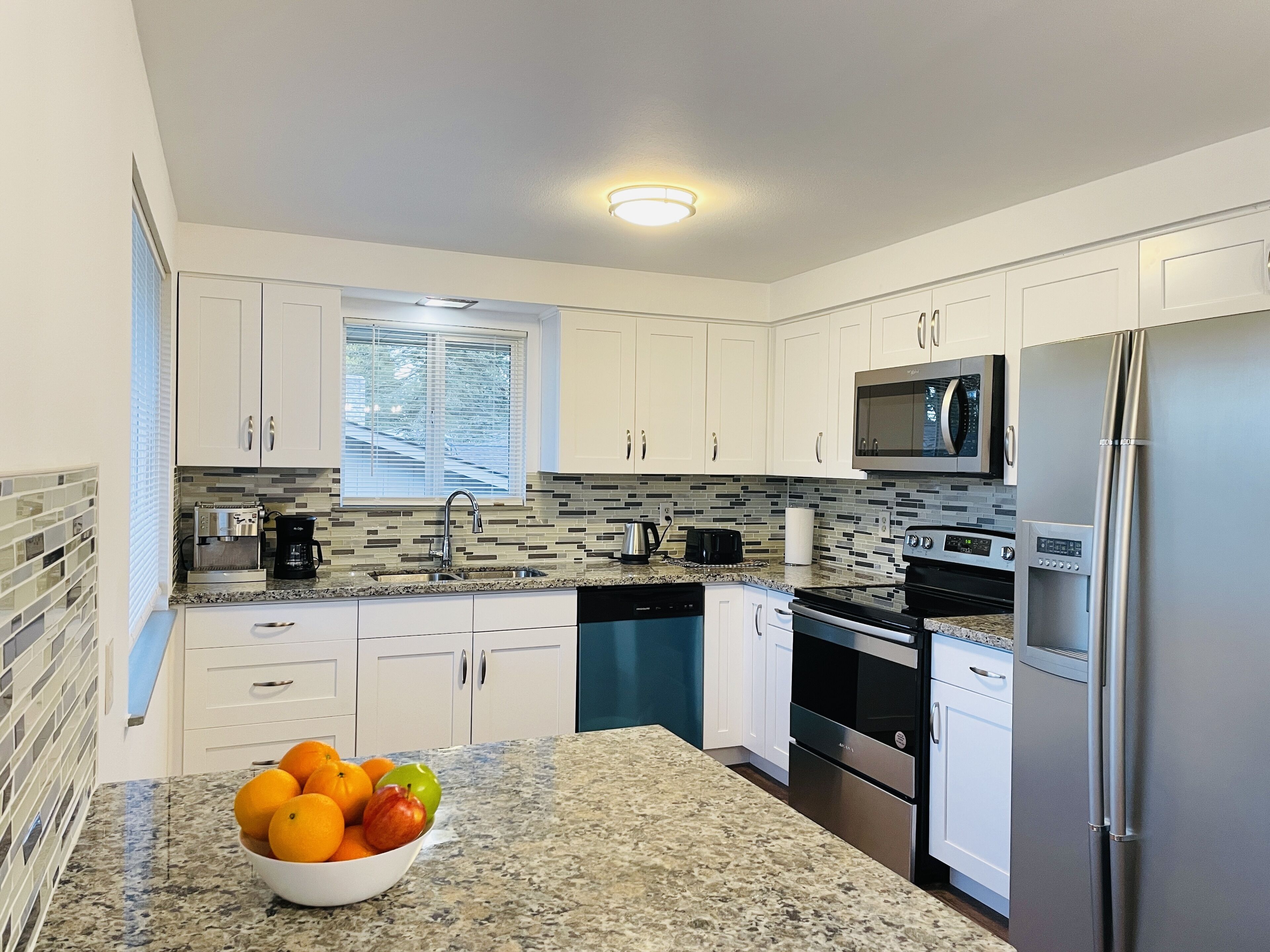 Fantastic cheerful 3BR 2 Bath  family residential in Everett