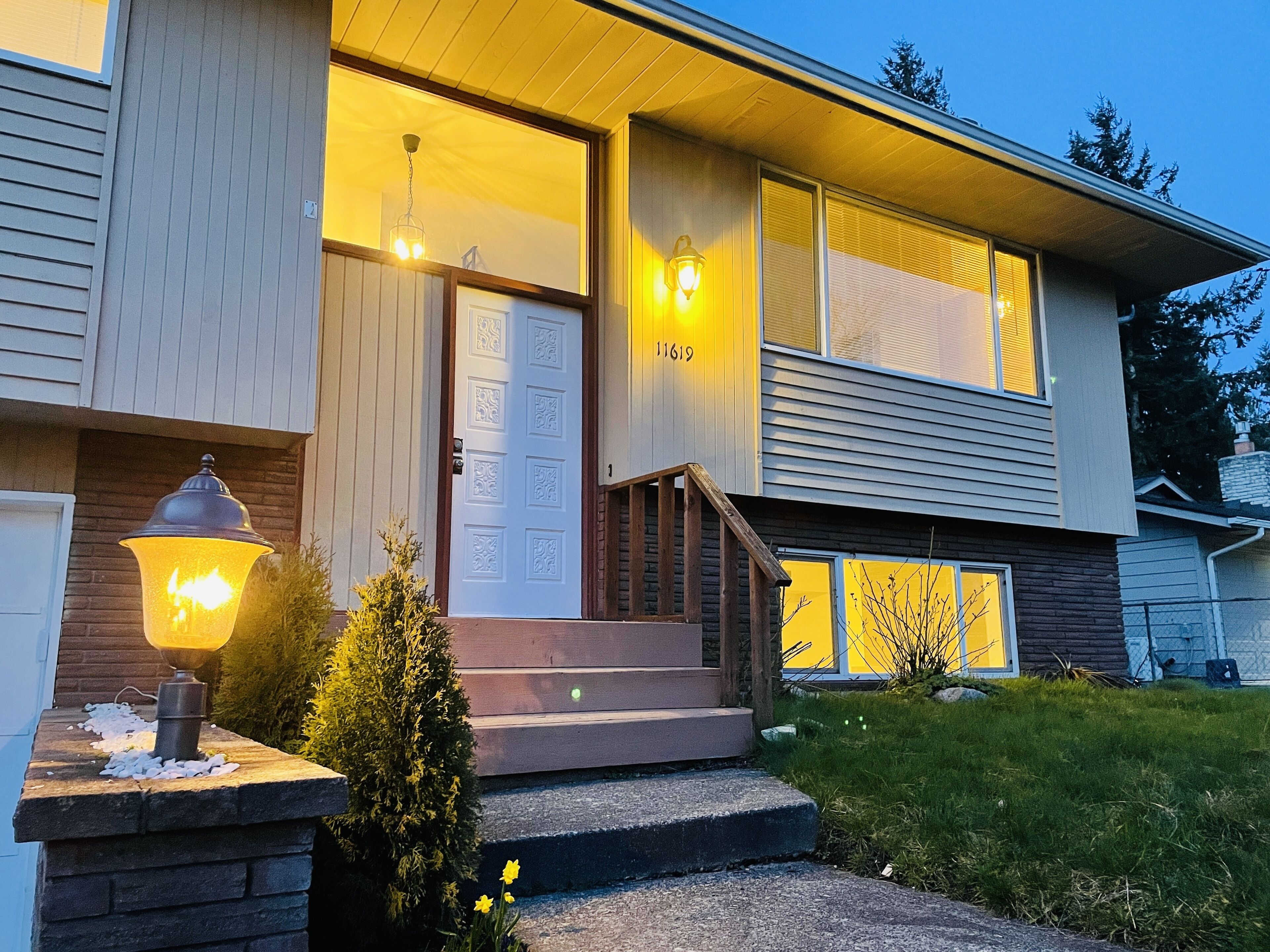 Fantastic cheerful 3BR 2 Bath  family residential in Everett