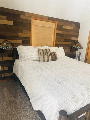 3 bedrooms, travel cot, free WiFi, bed sheets