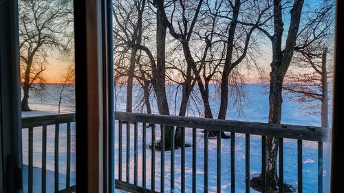 Peaceful End-Unit With Panoramic Lake Views! Perfect For All Seasons!