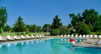 Peaceful End-Unit With Panoramic Lake Views! Perfect For All Seasons!