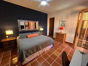 3 bedrooms, in-room safe, desk, iron/ironing board