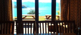 Lakefront House - overlooking Lake Hawea