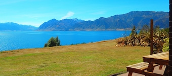 Lakefront House - overlooking Lake Hawea
