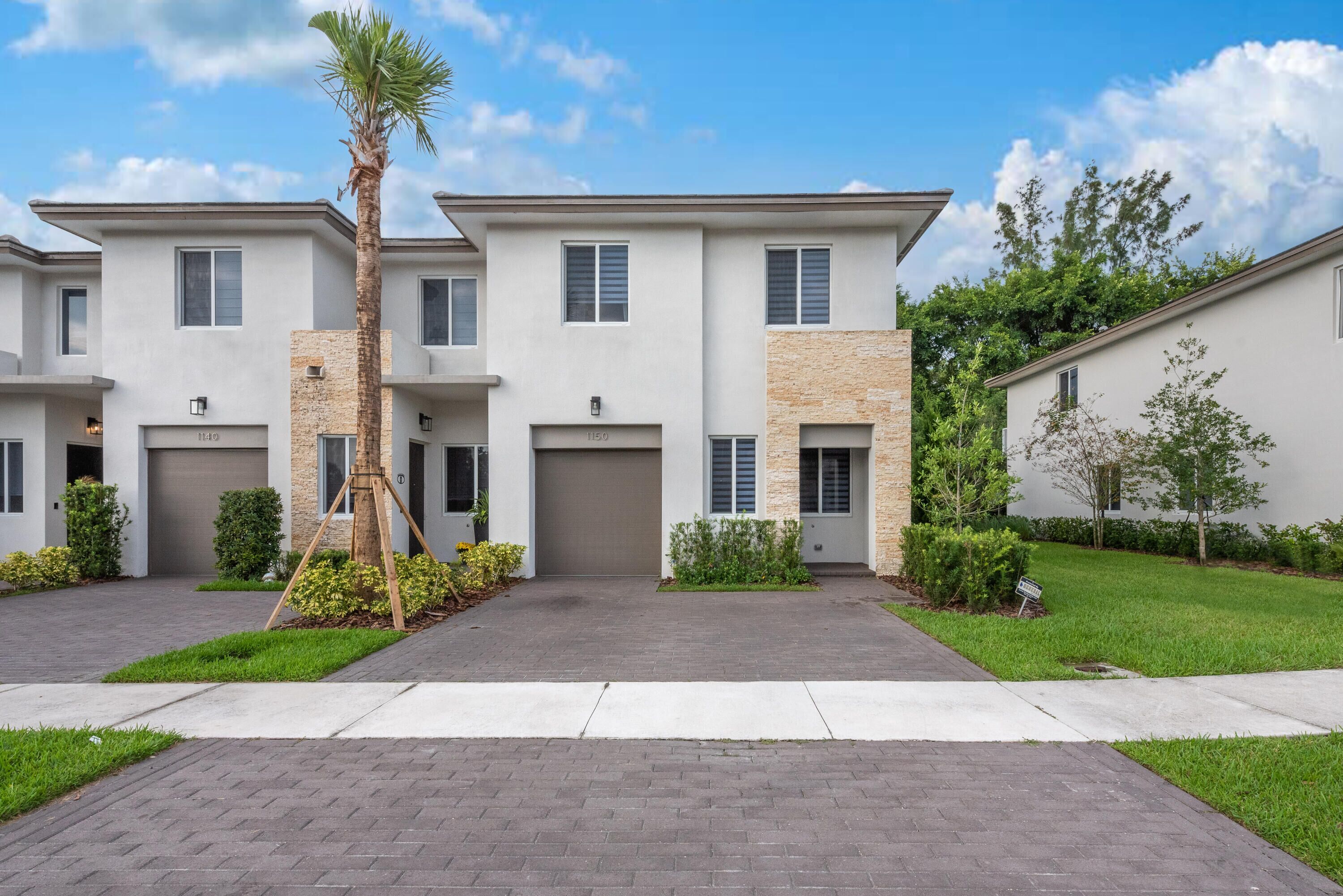 Townhome in the Heart of Royal Palm