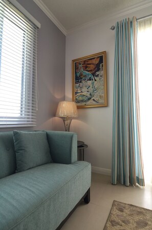 TV - Kingsway New Kingston Guest Apartment II (Kingston)