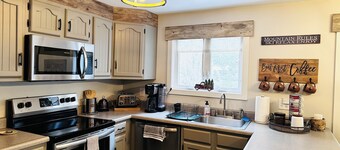 Cozy, relaxing condo overlooking Whiteface Club Resort near Jackrabbit trail.