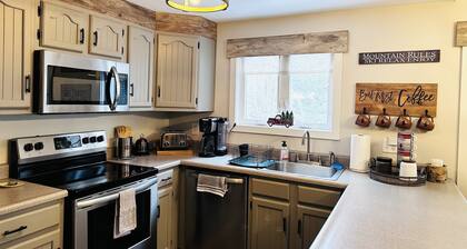 Cozy, relaxing condo overlooking Whiteface Club Resort near Jackrabbit trail.