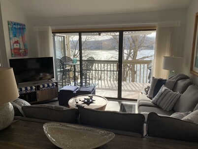 Welcome to Lakefront Oasis! A Top Floor,Family Friendly retreat! Potential Slip!