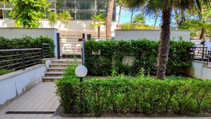 A tiled outdoor area with a staircase, a white spherical light fixture, and green hedges. - Holiday Rendez Vous 4 - Two-room apartment on ground floor with garden (Pineto)