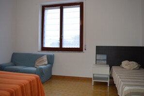 3 bedrooms, bed sheets