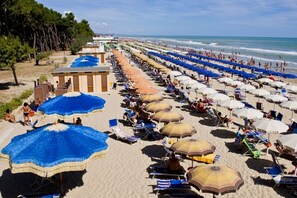 Una spiaggia nelle vicinanze