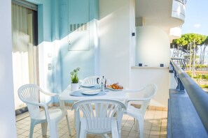 Outdoor dining - Holiday Rendez Vous 29 - Second floor apartment with side sea view (Pineto)