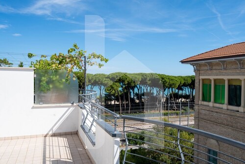 Holiday Rendez Vous 51 - Fourth floor apartment with side sea view