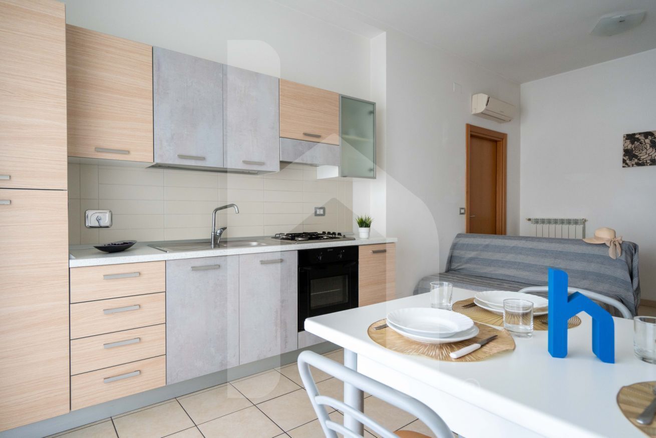 Frigorifero, forno, piano cottura, pentole/stoviglie/utensili