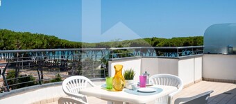 Holiday Rendez Vous 55 - Fourth floor apartment with side sea view