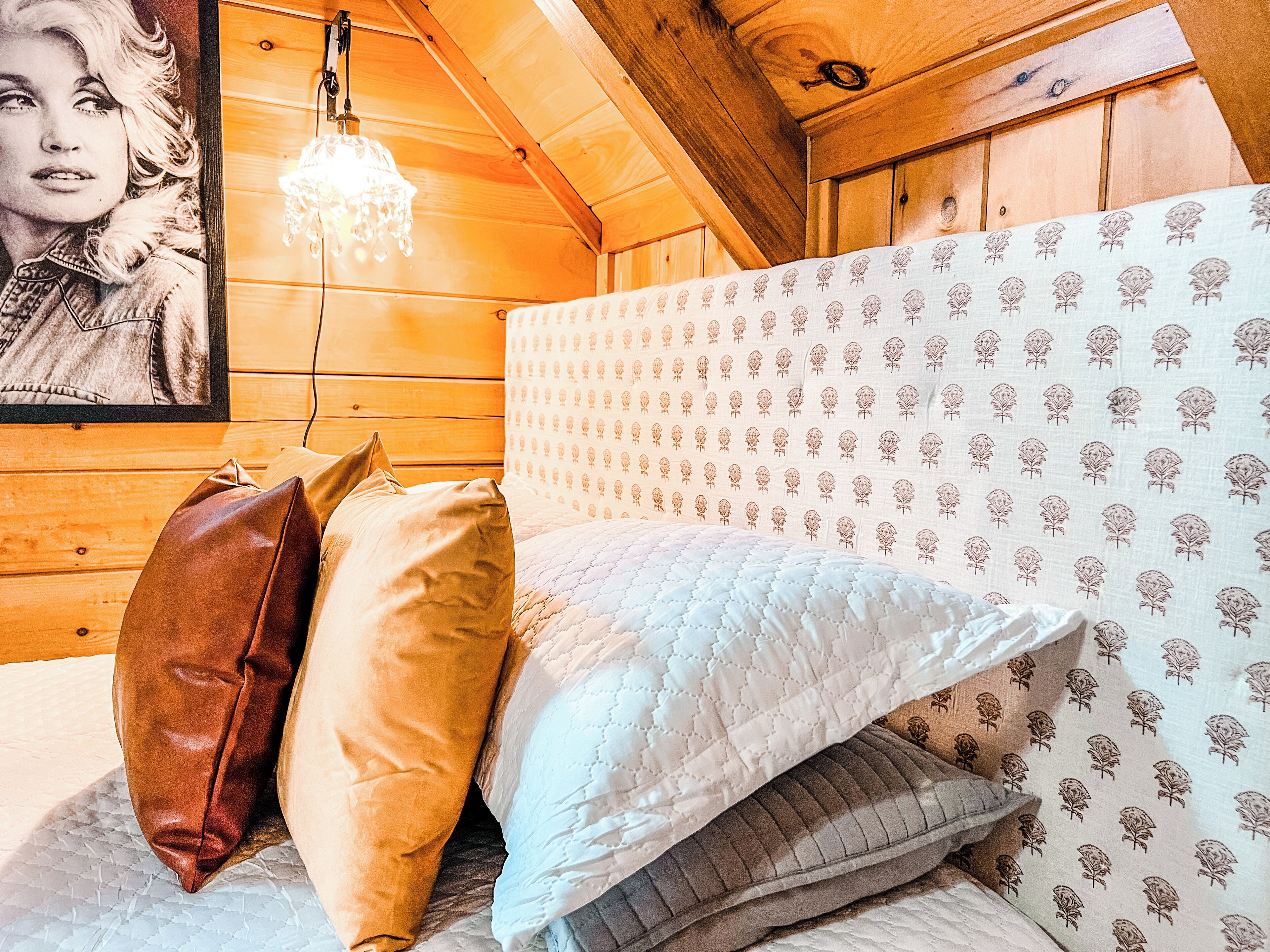 Secluded Mountain Retreat with Hot Tub and Games