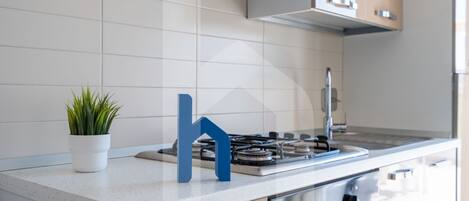 Fridge, oven, stovetop, cookware/dishes/utensils