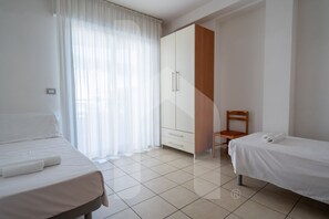 Room - Holiday Rendez Vous 23 - First floor apartment with sea view (Pineto)