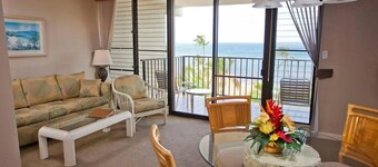 Maui Condo right across from the Beach!