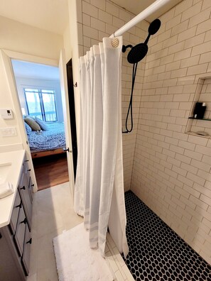 3 bedrooms, travel crib, free WiFi, bed sheets