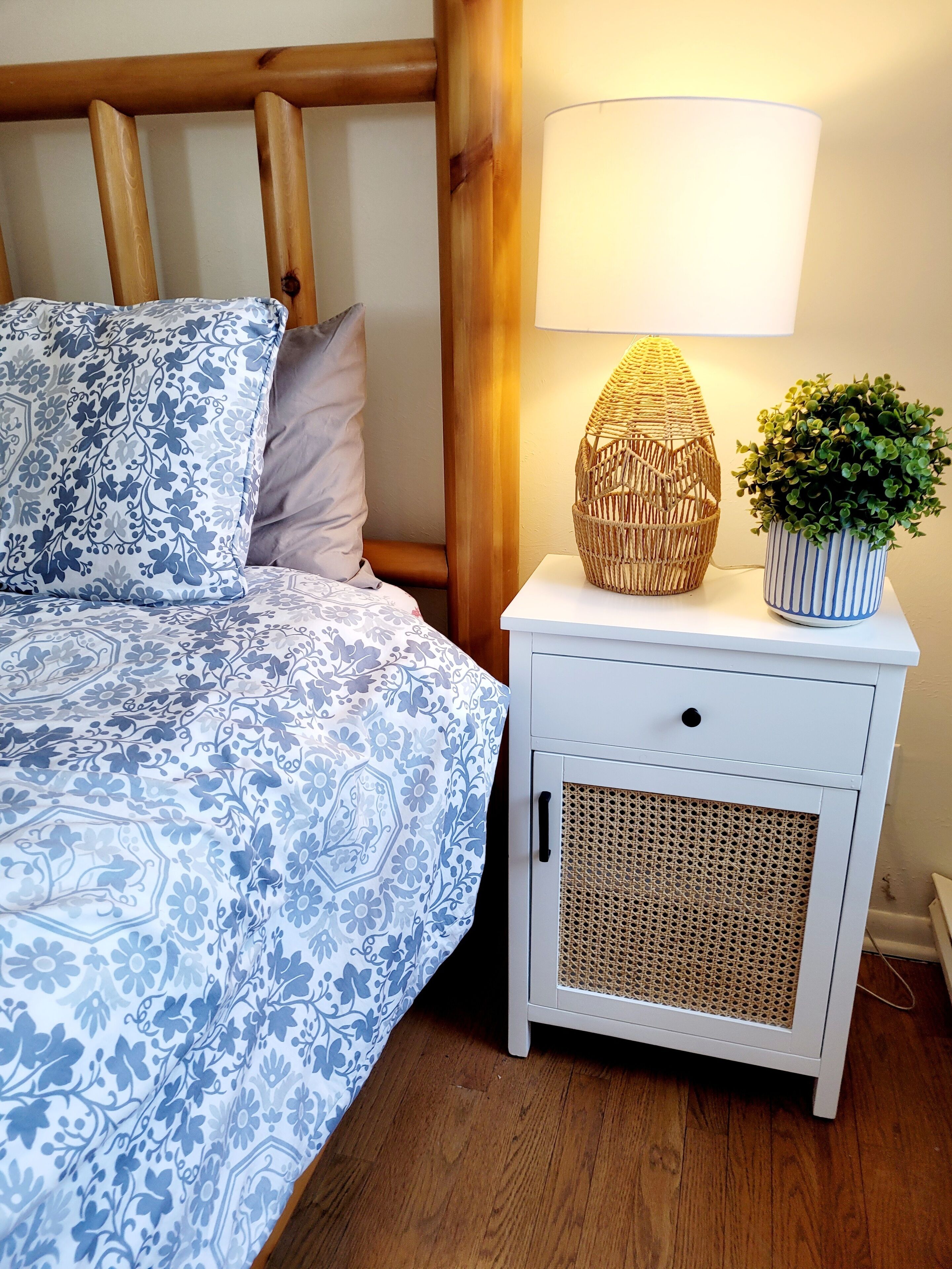 Glorious Lake Views from this beautifully updated Townhouse!