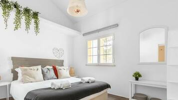 2 makuuhuonetta, silitysrauta/-lauta, vauvan matkasänky, ilmainen Wi-Fi