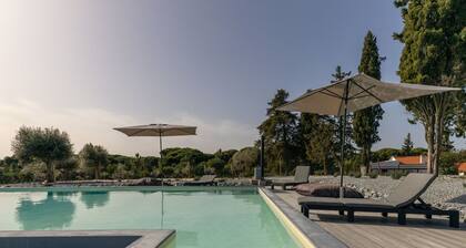 Bel appartement dans une maison de vacances avec WIFI, climatisation, piscine, TV, terrasse, parking
