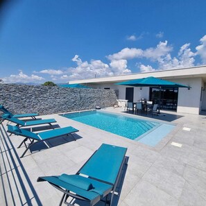 Outdoor pool, a heated pool - Lecci de Porto Vecchio : Villa, heated swimming pool 6 mn from Saint Cyprien beach (Porto Vecchio)