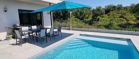 Outdoor pool, a heated pool