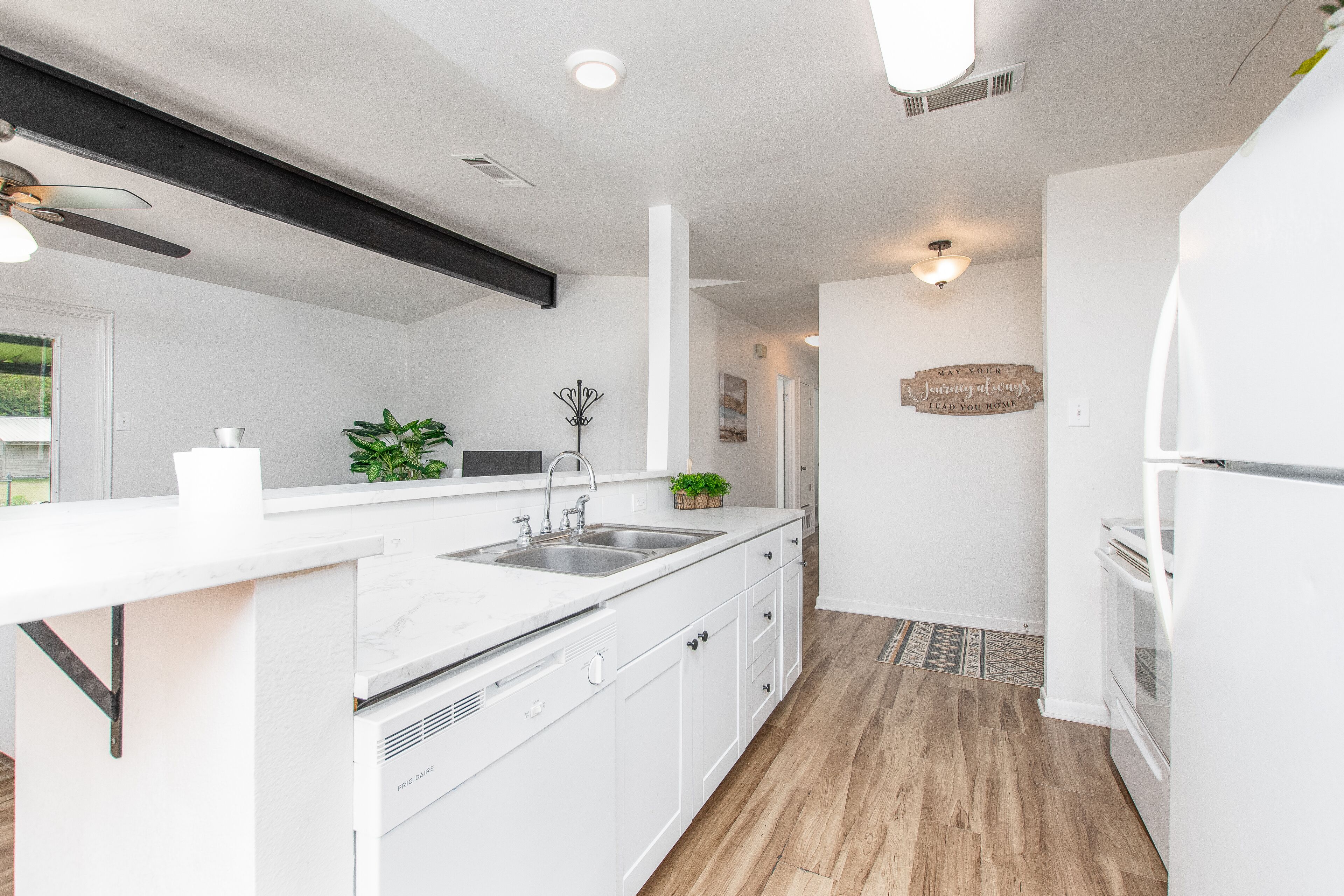 Recently remodeled and cute as a button! *Military Friendly*