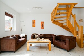 Fernseher, DVD-Player, Stereoanlage