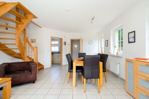 Unclassified image, 2 of 31, button