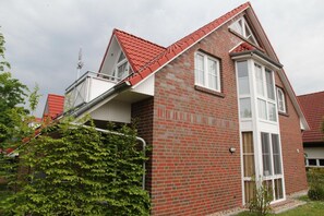 Unclassified image, 2 of 21, button