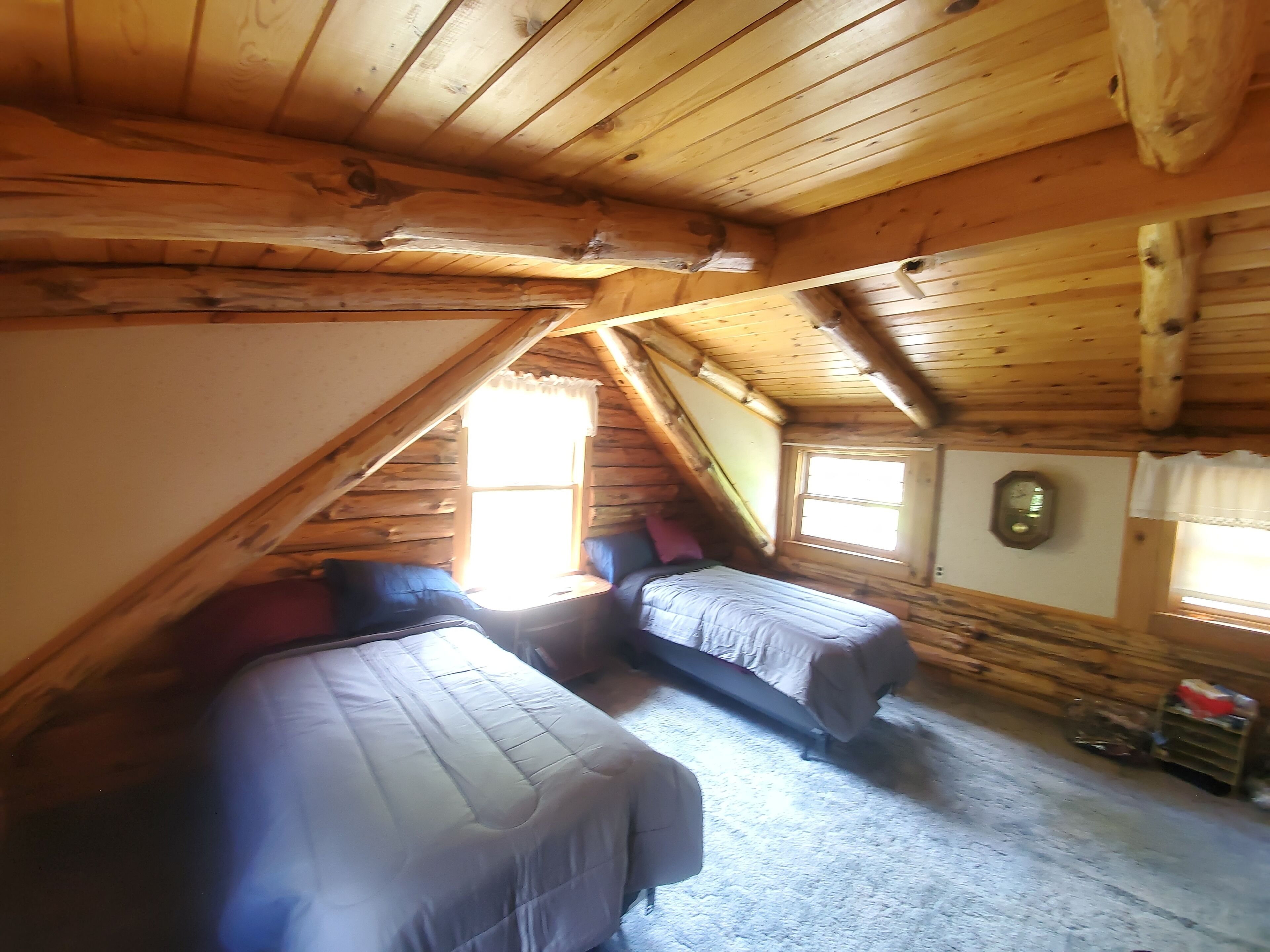 Open-Concept Cabin near ATV trails, Hikes & walking distance from Coos Canyon