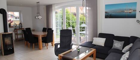 Fernseher, Kamin, DVD-Player, Stereoanlage