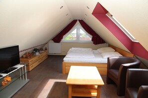 2 bedrooms, iron/ironing board, WiFi