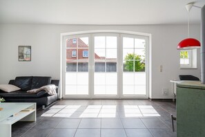 Fernseher, Kamin, DVD-Player, Stereoanlage