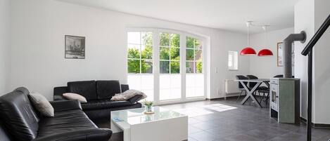 TV, fireplace, DVD player, stereo