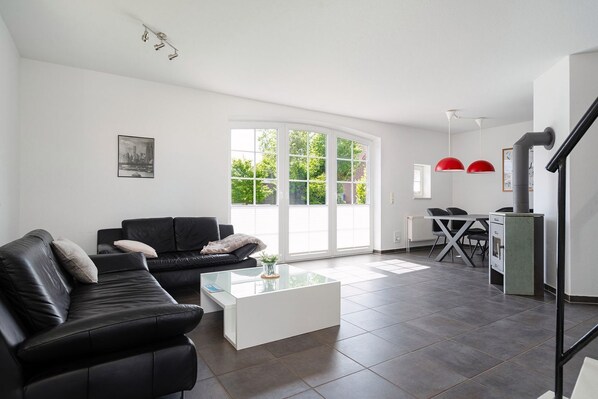 Unclassified image, 1 of 30, button