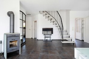 Unclassified image, 3 of 30, button