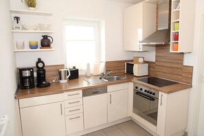 Fridge, microwave, oven, stovetop - Sommerbrise - Cozy 75sqm vacation home for 4 pers. with large garden in (Krummhoern)