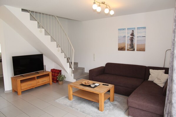 TV - Sommerbrise - Cozy 75sqm vacation home for 4 pers. with large garden in (Krummhoern)