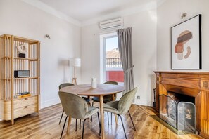 Dining - Impeccable Huertas 1BR Penthouse with amazing terrace, near the city center, by Blueground (Madrid)