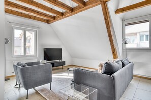 Fernseher, Stereoanlage