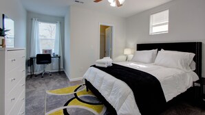 A bedroom with a bed, desk, chair, and ceiling fan. - Fabulous Retreat! Centrally located. Quiet & Cozy! Sleeps 4. Hi Sp Wifi & more. (Hanahan)