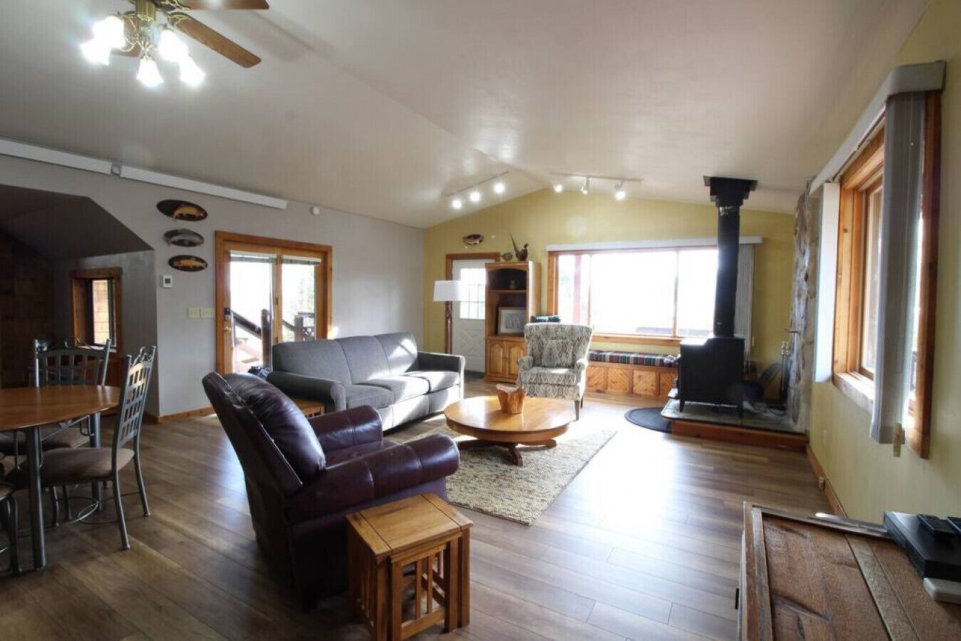 Yellowstone Lookout Lodge