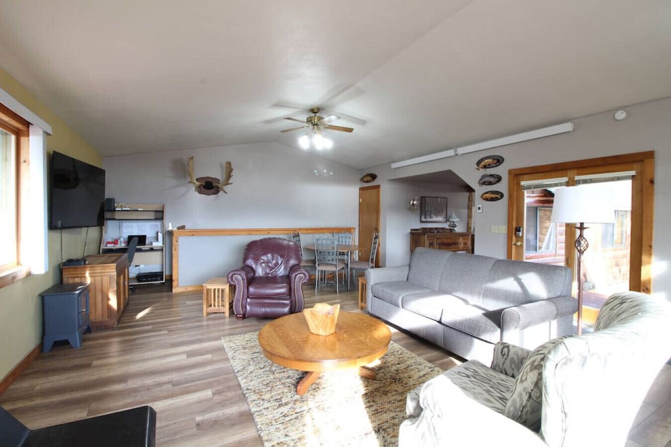 Yellowstone Lookout Lodge