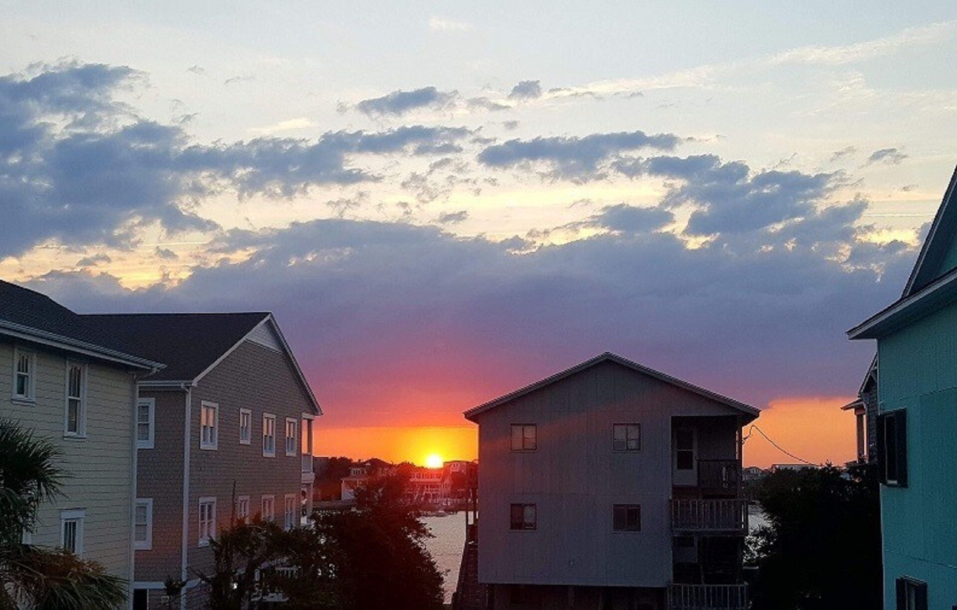 Art Deco Wrightsville Beach Island Condo Sleeps 1-4 Adults 1.5 Bathrooms